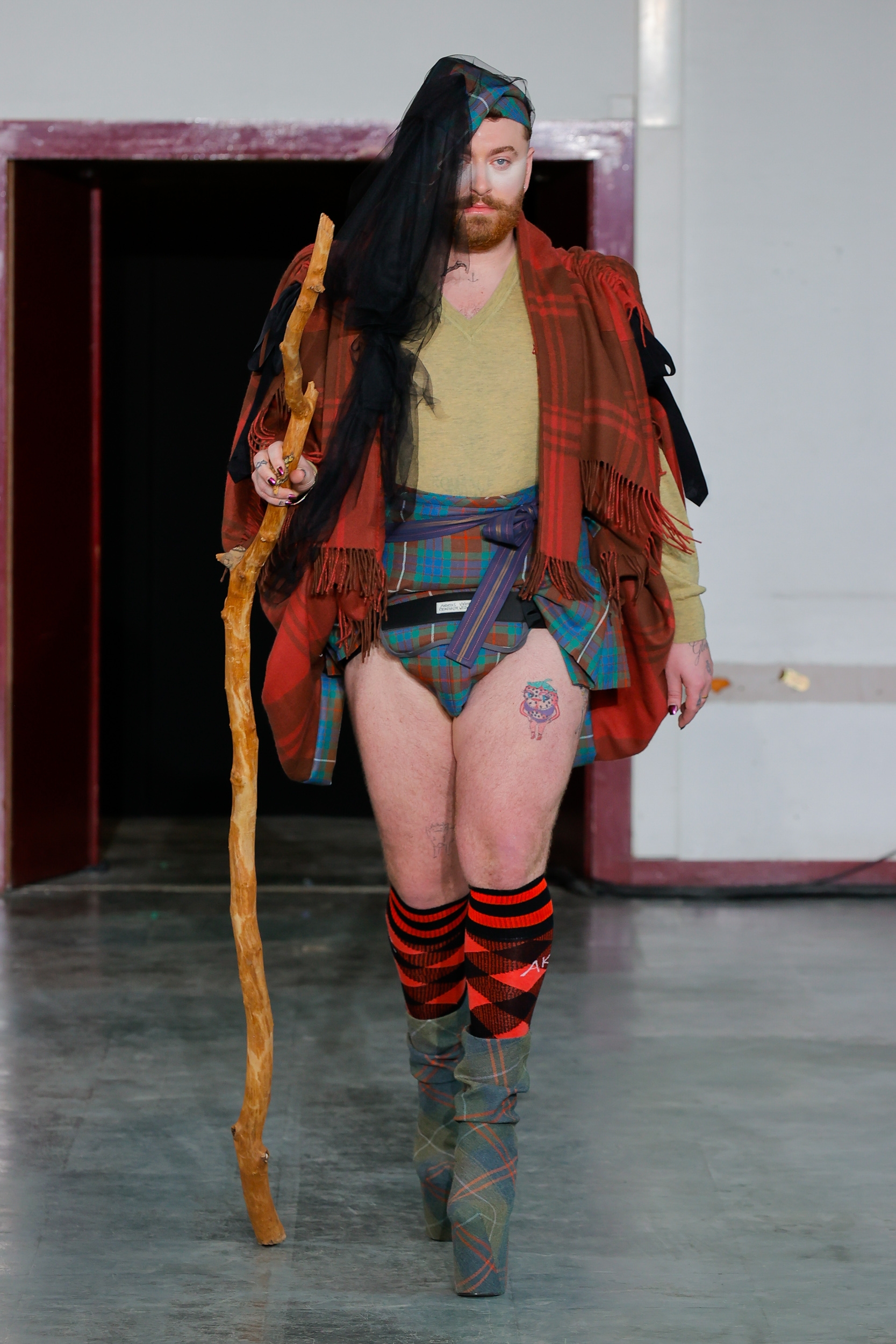 ANDREAS KRONTHALER FOR VIVIENNE WESTWOOD AUTUMN-WINTER 2024/25  CATWALK｜【公式通販】ヴィヴィアン・ウエストウッド（Vivienne Westwood）